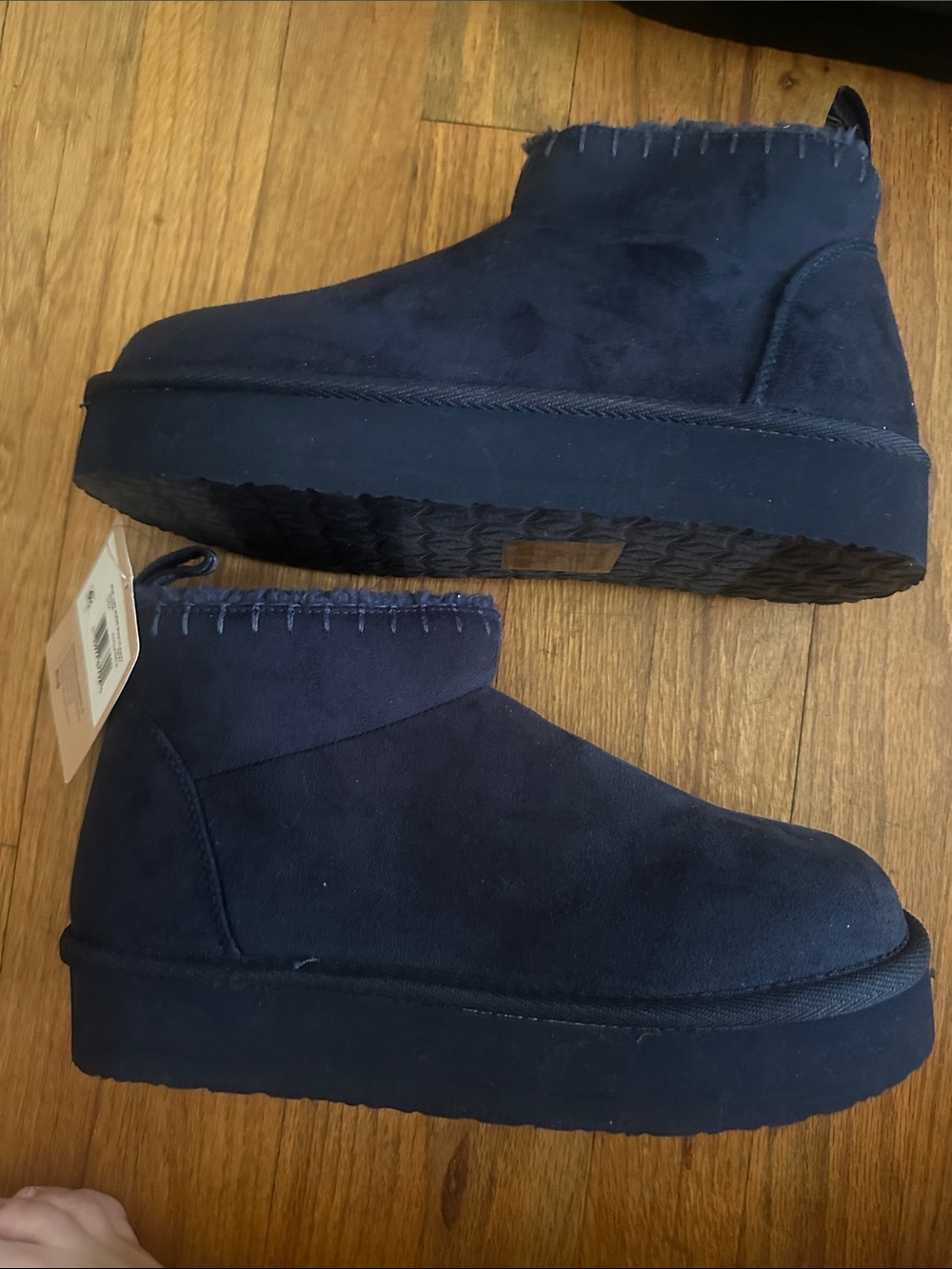 Brand new. Never worn. MUK LUKS Blue Textured Slide Sole with Gold Logo